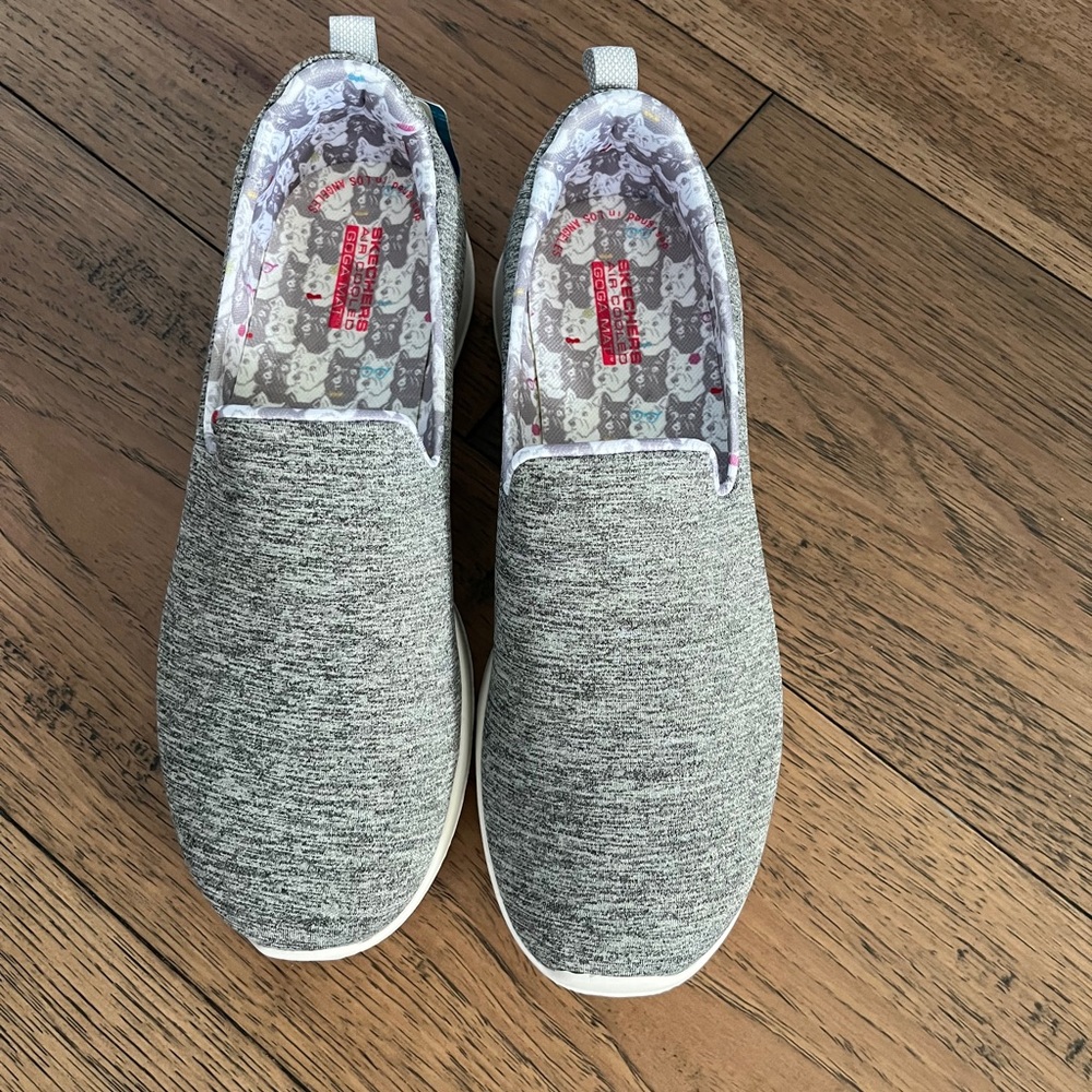 NWT WOMENS Sketchers Gowalk slip on shoes